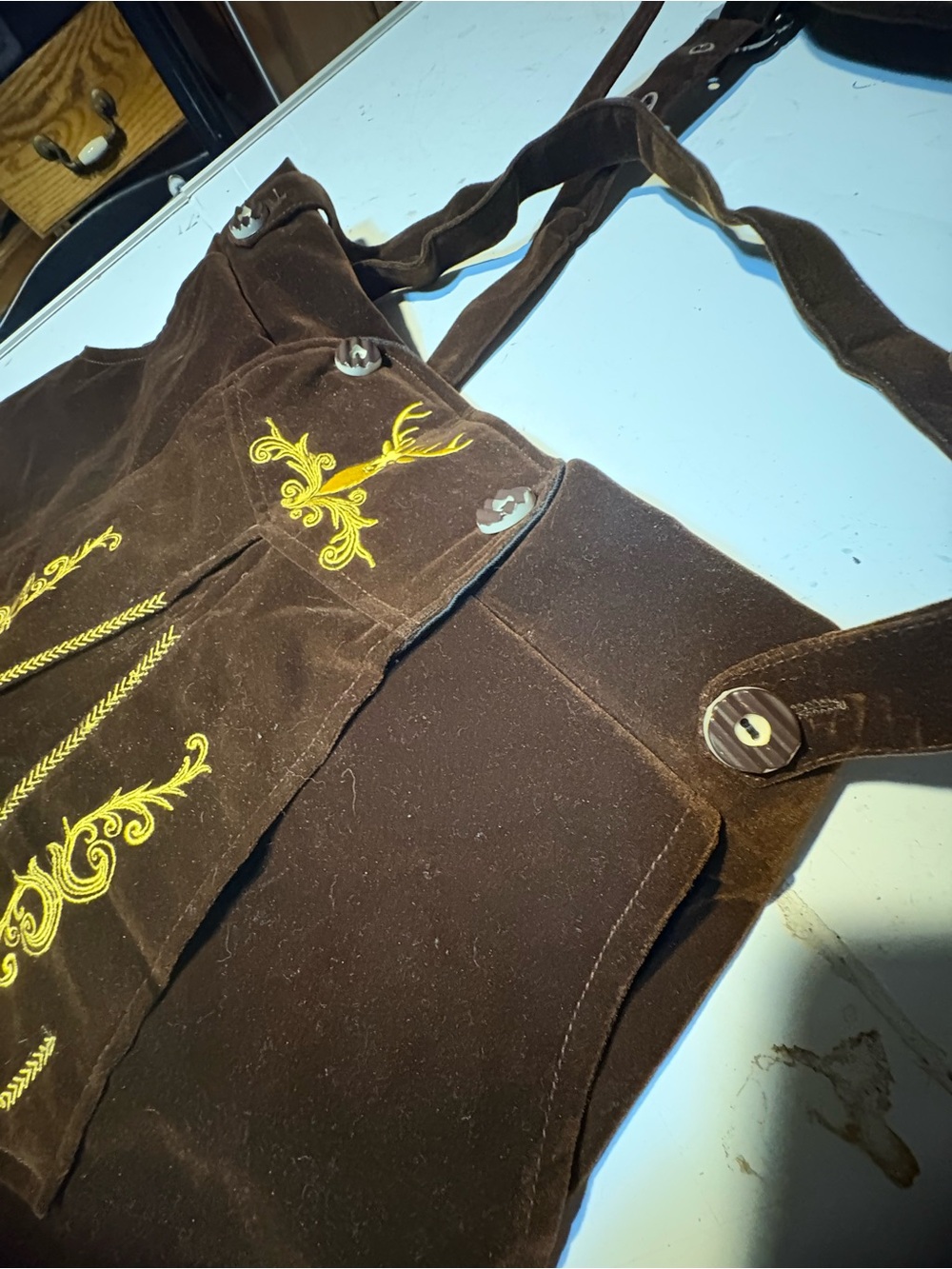 pair of women’s traditional brown German Lederhosen - Picture 11 of 11